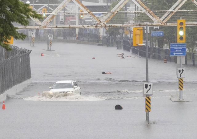 多伦多遭遇强降雨-3.jpg