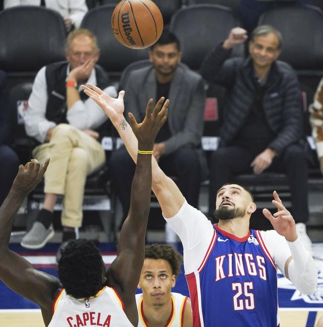 （体育）篮球——NBA常规赛：老鹰胜国王-5.jpg