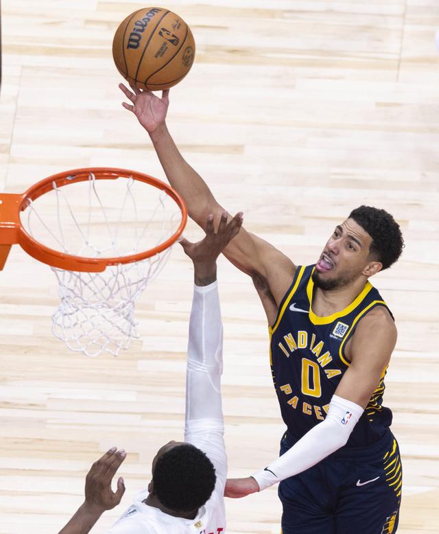 （体育）篮球——NBA常规赛：猛龙胜步行者-3.jpg