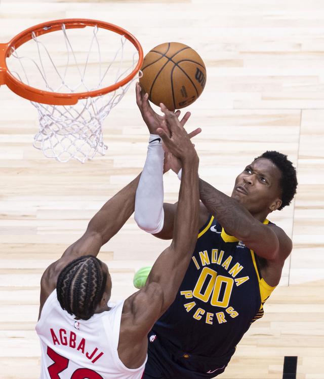 （体育）篮球——NBA常规赛：猛龙胜步行者-5.jpg
