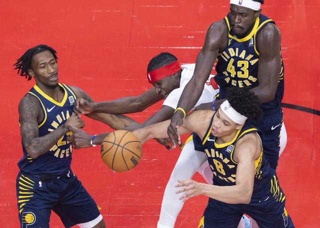 （体育）篮球——NBA常规赛：猛龙胜步行者-10.jpg