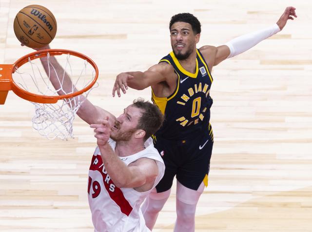 （体育）篮球——NBA常规赛：猛龙胜步行者-11.jpg