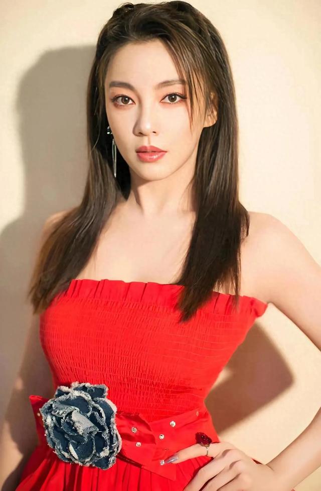 惊艳！内娱80后10位女明星，刘亦菲、赵丽颖上榜，有没有你喜欢的-1.jpg