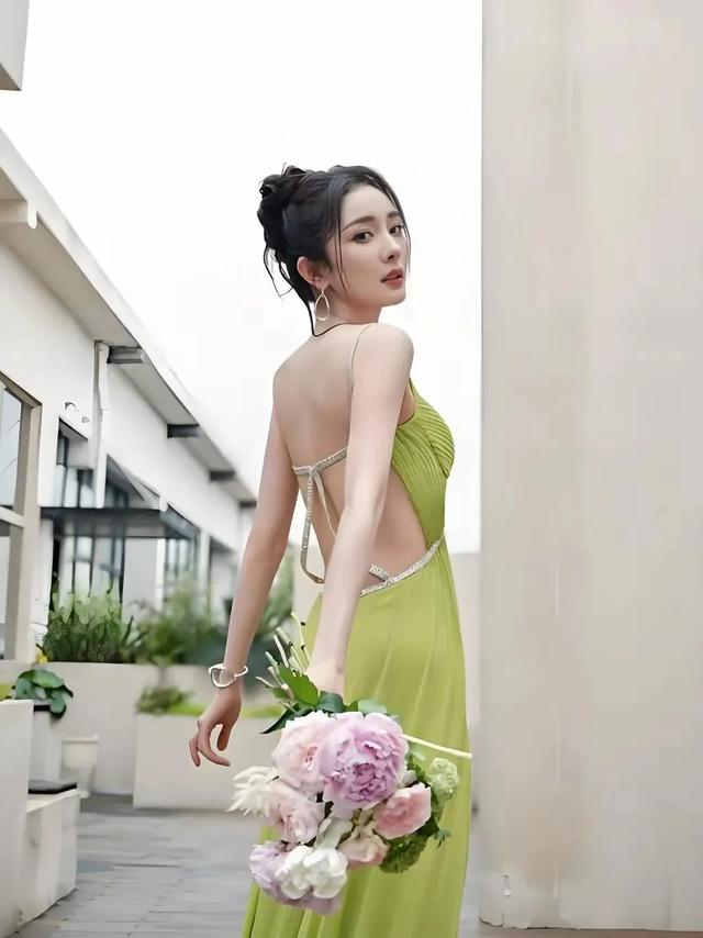 惊艳！内娱80后10位女明星，刘亦菲、赵丽颖上榜，有没有你喜欢的-14.jpg