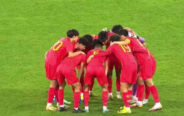 1-1！中国足球战平强敌，全场14脚轰门，火力全开，球迷乐开花-1.jpg