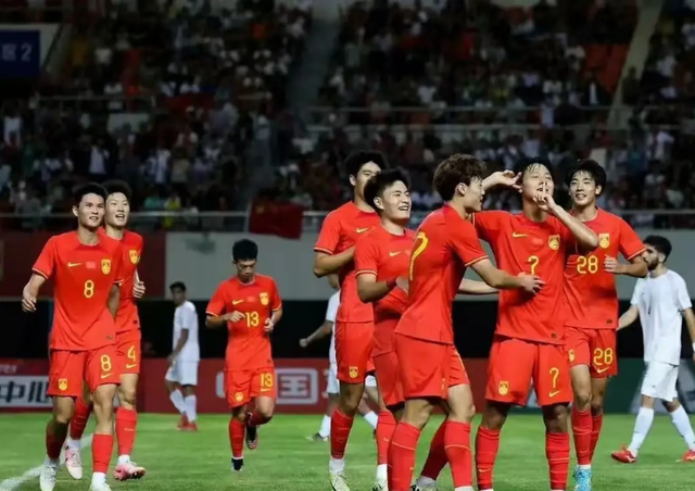 1-1！中国足球战平强敌，全场14脚轰门，火力全开，球迷乐开花-3.jpg