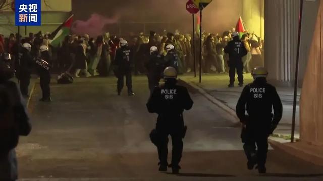 加拿大爆发暴力冲突！警方使用催泪瓦斯-2.jpg