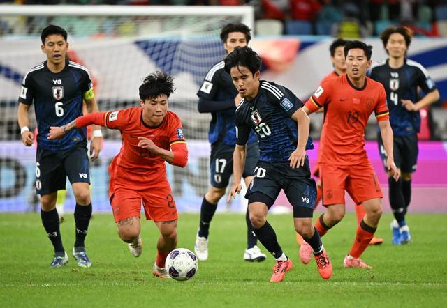 （体育）足球——世预赛：中国队对阵日本队(13)-2.jpg