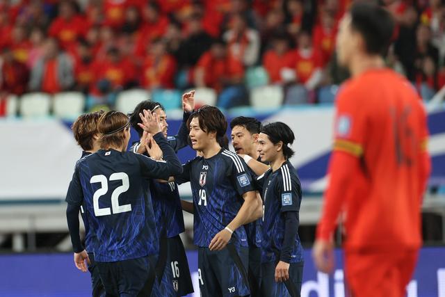 （体育）足球——世预赛：中国队对阵日本队(13)-5.jpg