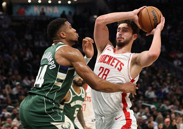 NBA常规赛：利拉德准绝杀雄鹿逆转火箭 字母20+14申京18+8致命脱手-1.jpg