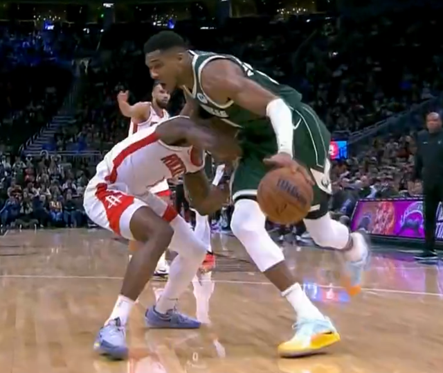 NBA常规赛：利拉德准绝杀雄鹿逆转火箭 字母20+14申京18+8致命脱手-4.jpg