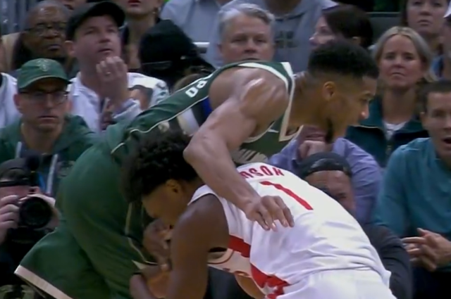 NBA常规赛：利拉德准绝杀雄鹿逆转火箭 字母20+14申京18+8致命脱手-5.jpg