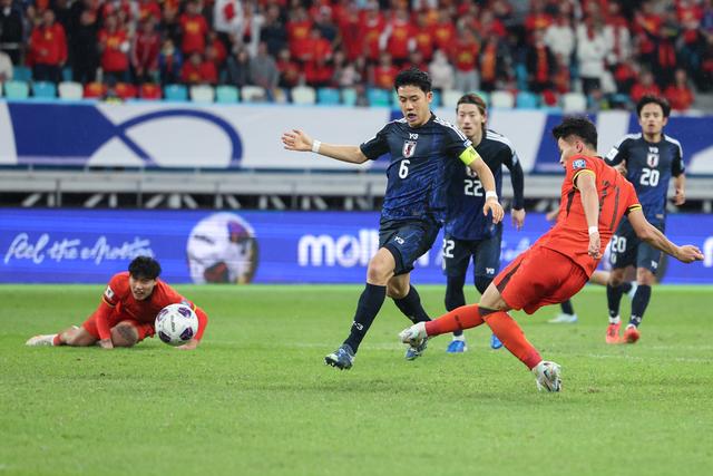 （体育）足球——世预赛：中国队对阵日本队(11)-13.jpg