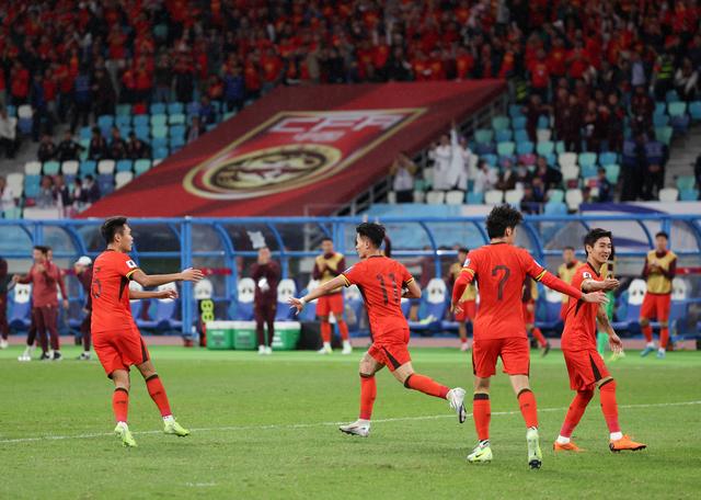 （体育）足球——世预赛：中国队对阵日本队(11)-15.jpg