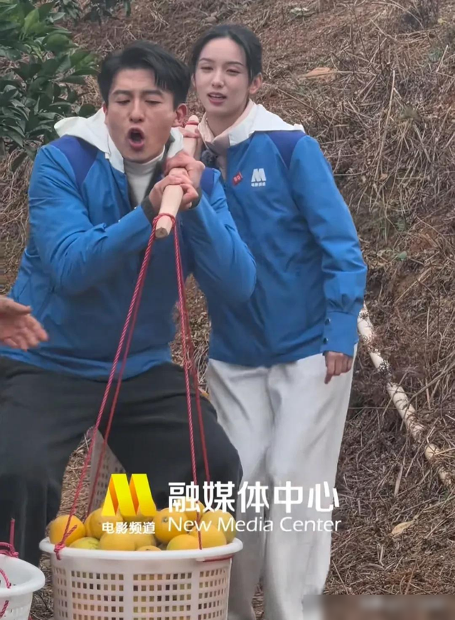 8位明星同框，聂远和刘敏涛当队长，带着成员一起体验摘橙子-8.jpg