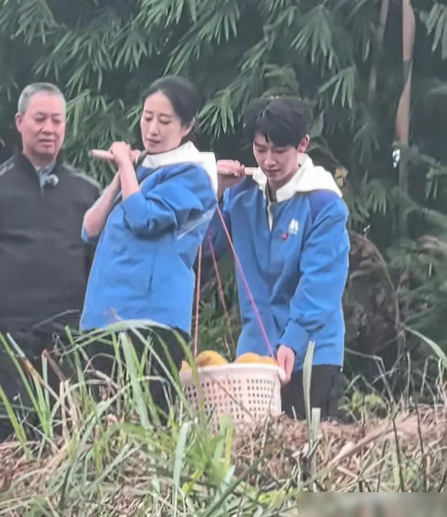 8位明星同框，聂远和刘敏涛当队长，带着成员一起体验摘橙子-11.jpg
