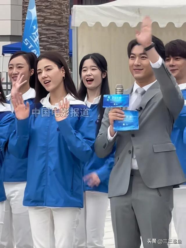 32位明星同框，娜然全场第一美，万鹏第二，张凯丽女儿太出彩了-9.jpg
