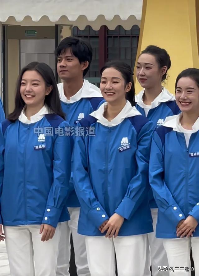 32位明星同框，娜然全场第一美，万鹏第二，张凯丽女儿太出彩了-11.jpg