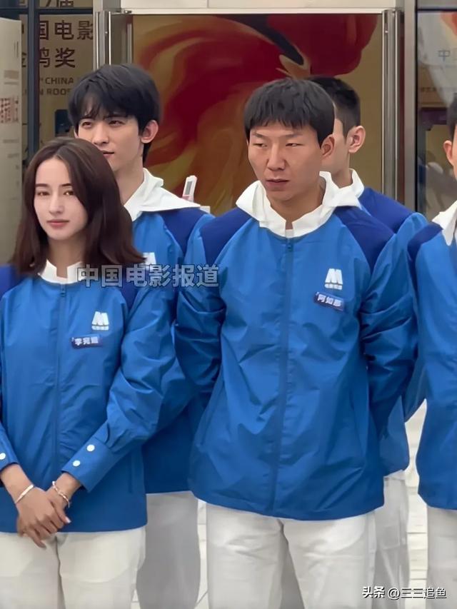 32位明星同框，娜然全场第一美，万鹏第二，张凯丽女儿太出彩了-15.jpg