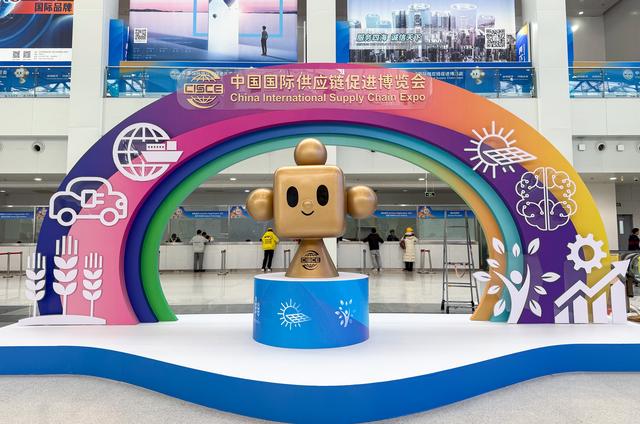 新华全媒头条丨“链”上话合作 携手创未来——写在第二届中国国际供应链促进博览会开幕之际-3.jpg
