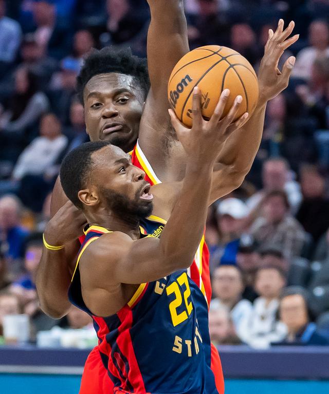 （体育）篮球——NBA常规赛：勇士胜老鹰-5.jpg