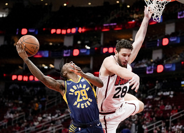 NBA常规赛：火箭17分大胜步行者避连败 申京31+12伊森11+9+6断-1.jpg