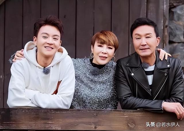 低调的4对明星夫妻，两对是国家一级演员，多人从校服到婚纱-4.jpg