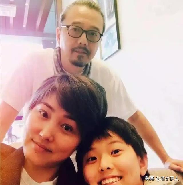 低调的4对明星夫妻，两对是国家一级演员，多人从校服到婚纱-8.jpg
