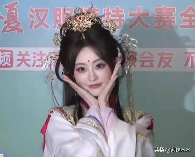 央视高清镜头下的女明星，整容脸和原生脸差别大，一眼就看出痕迹-10.jpg