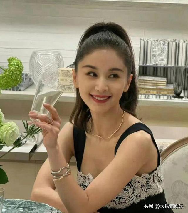 这是咋了？这些女明星前脚还在被夸“颜值回春”，后脚脸就垮了-6.jpg