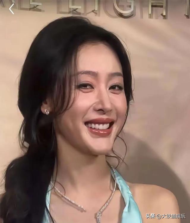 这是咋了？这些女明星前脚还在被夸“颜值回春”，后脚脸就垮了-12.jpg