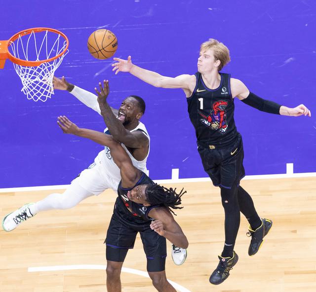 （体育）篮球——NBA常规赛：猛龙胜森林狼-1.jpg