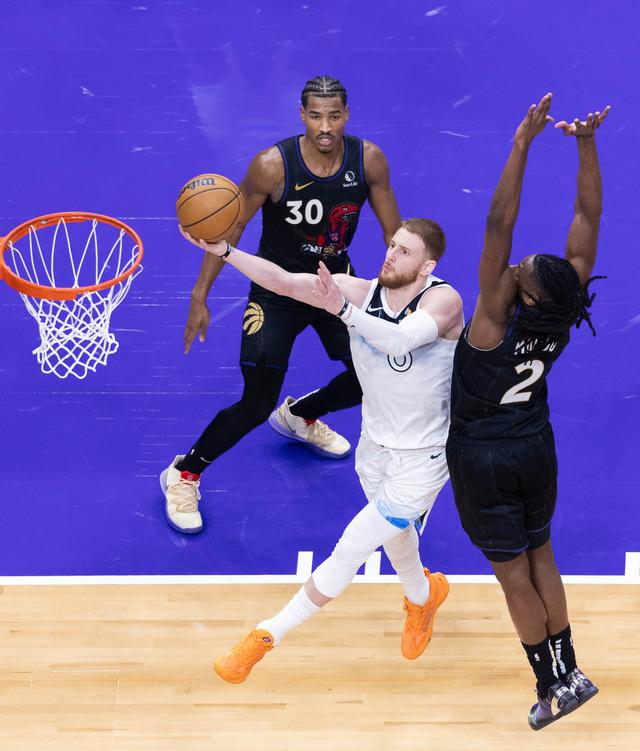 （体育）篮球——NBA常规赛：猛龙胜森林狼-2.jpg