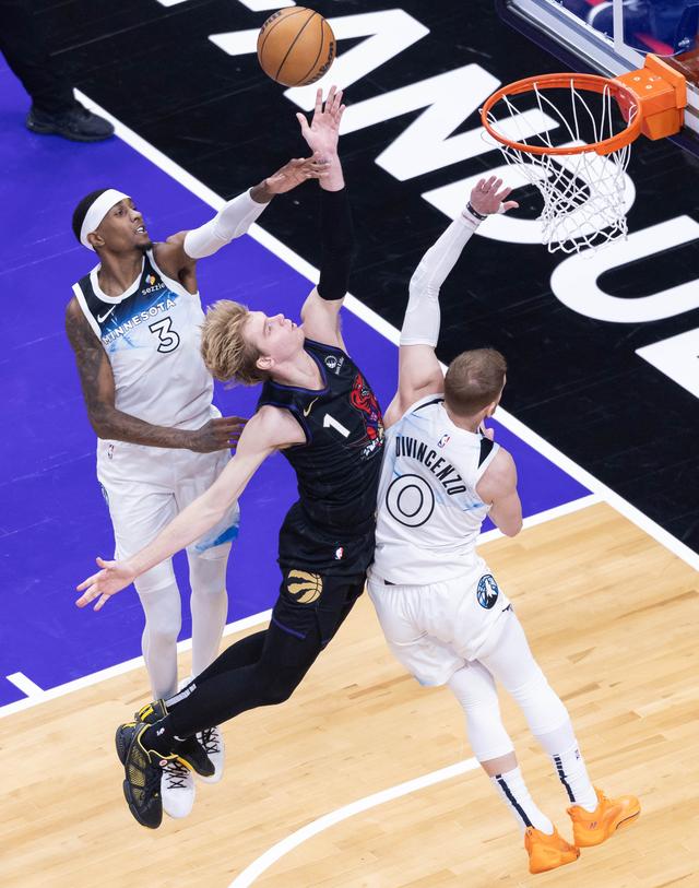 （体育）篮球——NBA常规赛：猛龙胜森林狼-10.jpg