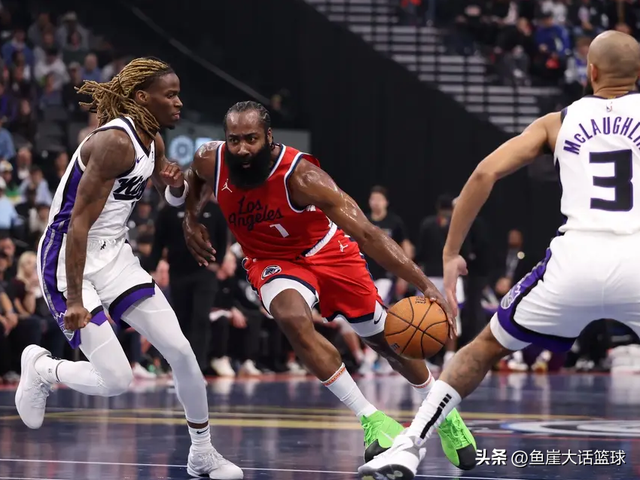 NBA最新排名！勇士惊险守住第一，湖人渔翁得利，2队直接搅乱西部-5.jpg