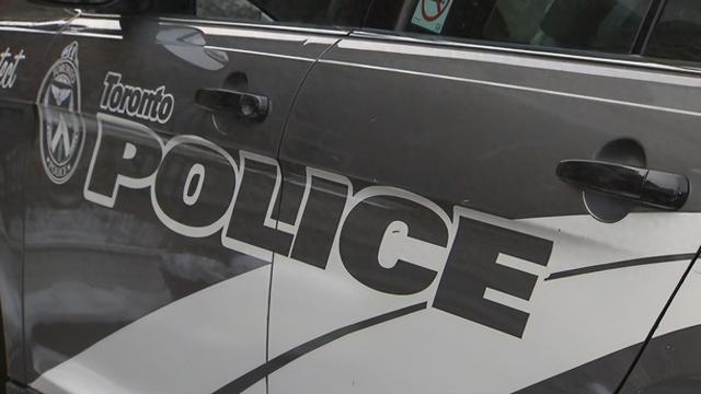 多伦多知名商场珠宝店遭大白天抢劫：至少5人进店打砸抢-1.jpg