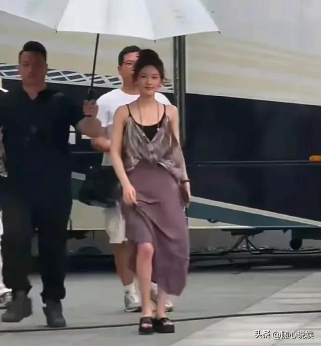 无滤镜大揭秘：明星真实颜值与状态大赏-15.jpg
