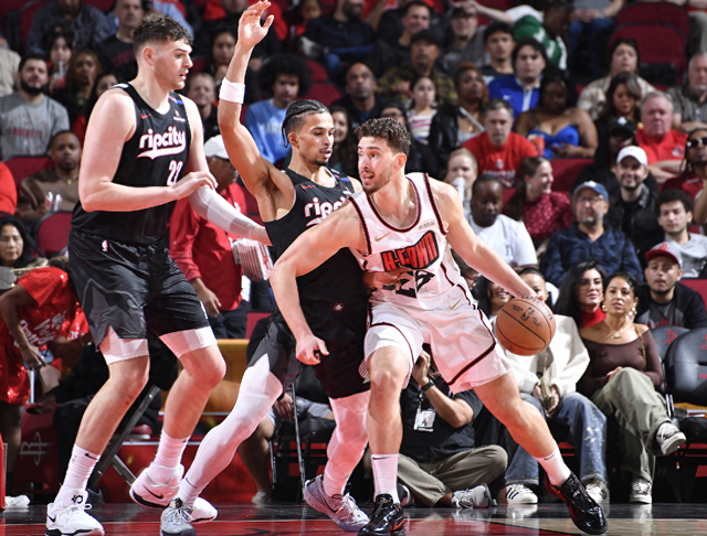 NBA常规赛：范乔丹怒喷裁判遭驱逐火箭惜败开拓者 申京空砍22+5-1.jpg