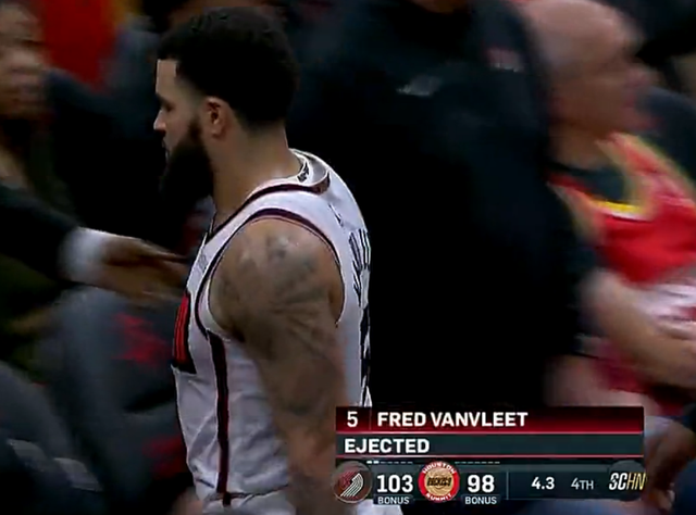 NBA常规赛：范乔丹怒喷裁判遭驱逐火箭惜败开拓者 申京空砍22+5-5.jpg