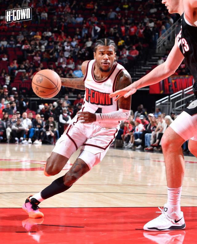NBA常规赛：范乔丹怒喷裁判遭驱逐火箭惜败开拓者 申京空砍22+5-7.jpg
