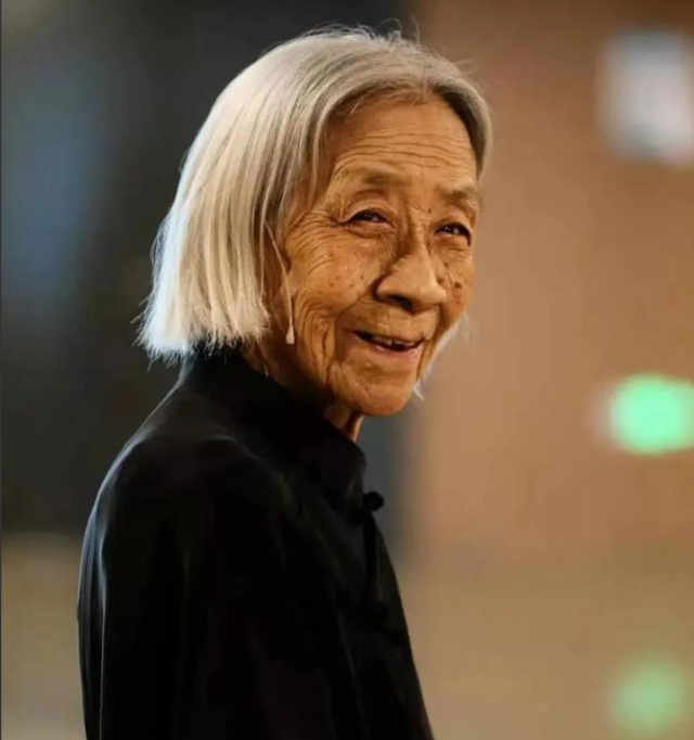 12月刚到，已有40位明星去世，多位脸熟叫不上名字，最大101岁-4.jpg