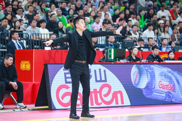 #（体育）篮球——CBA常规赛：辽宁本钢胜深圳马可波罗-3.jpg