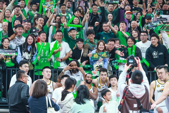 #（体育）篮球——CBA常规赛：辽宁本钢胜深圳马可波罗-2.jpg