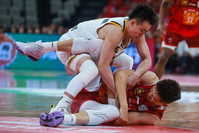 #（体育）篮球——CBA常规赛：辽宁本钢胜深圳马可波罗-7.jpg
