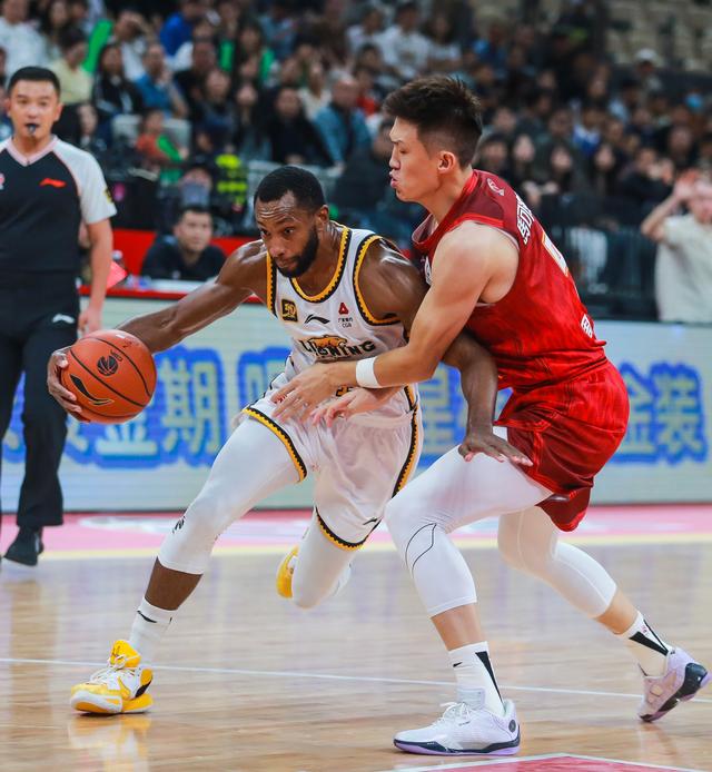 #（体育）篮球——CBA常规赛：辽宁本钢胜深圳马可波罗-9.jpg
