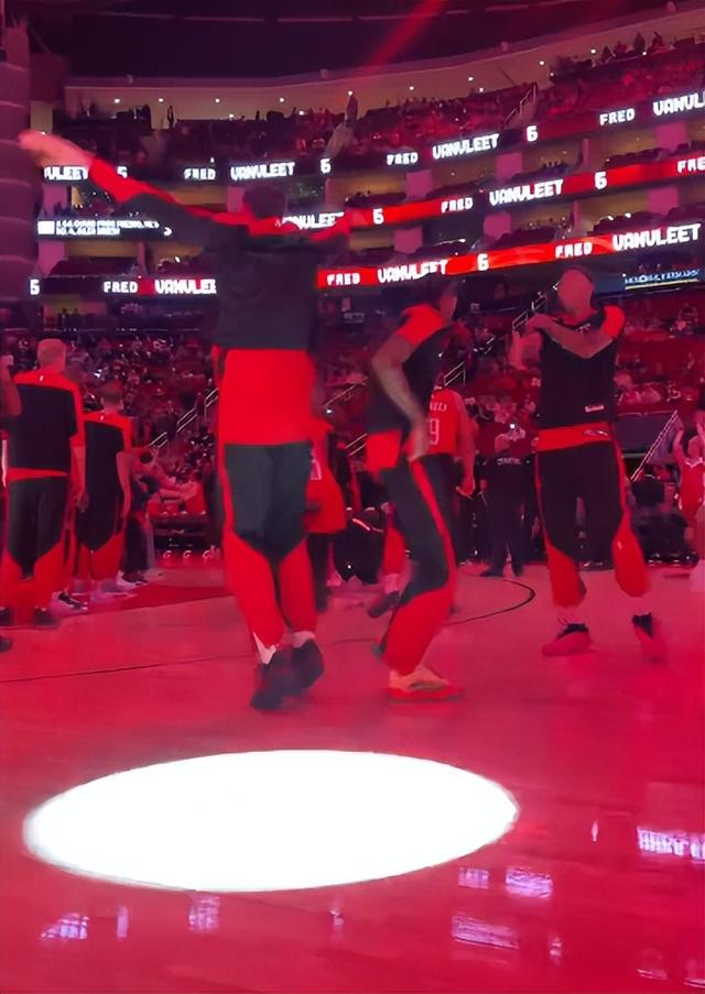 NBA常规赛：火箭拒雷霆逆转三连胜 狄龙SGA爆发冲突申京20+14+9-2.jpg