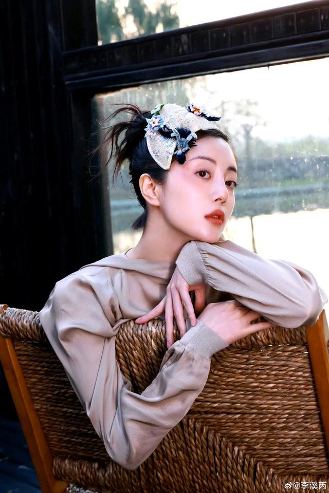 美女明星-2.jpg