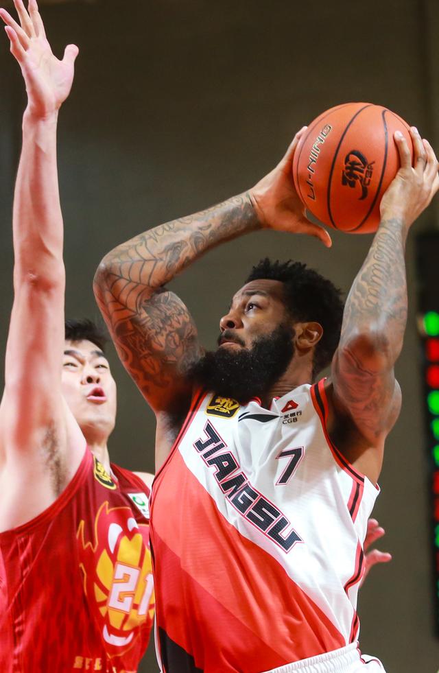 #（体育）篮球——CBA常规赛：深圳马可波罗胜江苏肯帝亚-4.jpg
