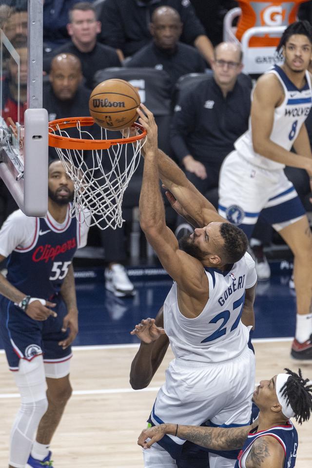 （体育）篮球——NBA常规赛：森林狼胜快船-3.jpg