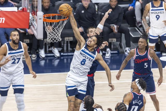 （体育）篮球——NBA常规赛：森林狼胜快船-4.jpg